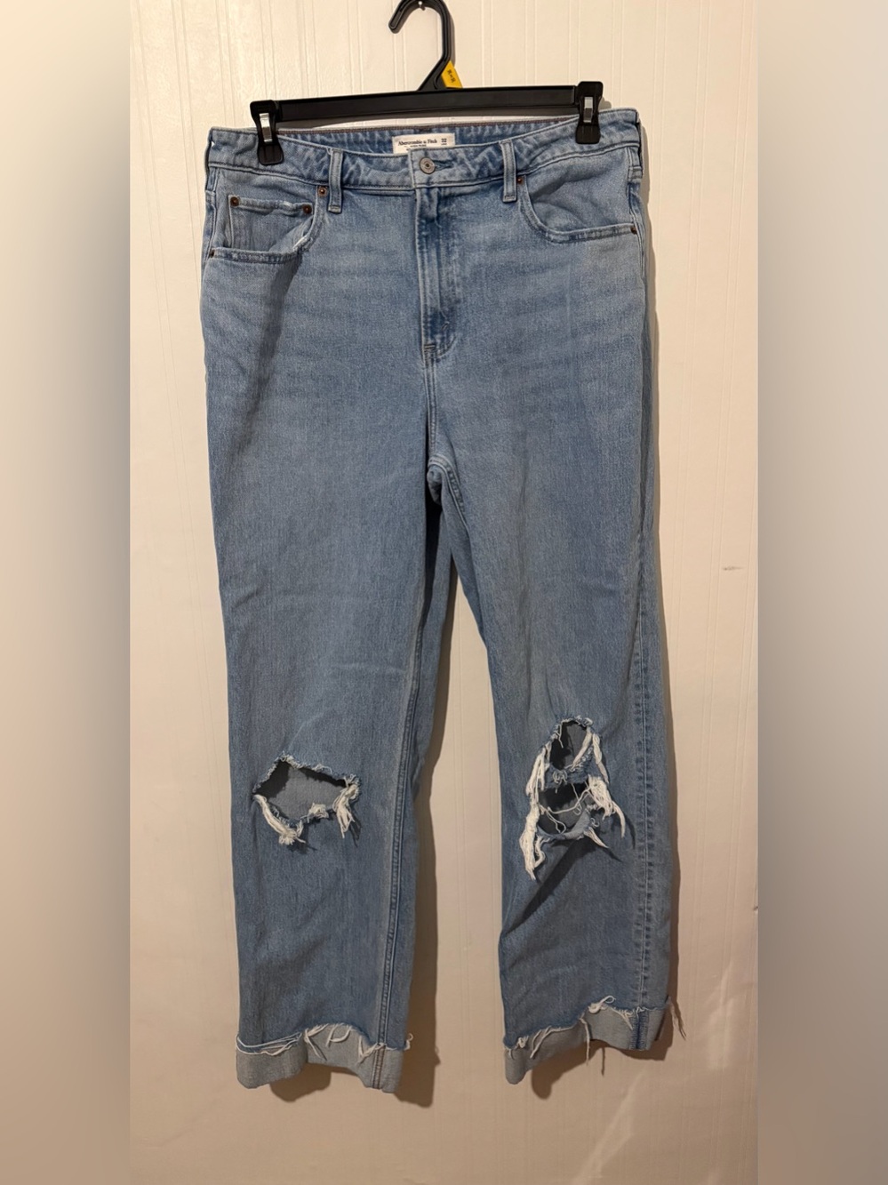 Abercrombie and Fitch Light Wash Distressed Women’s Jeans Curve 16